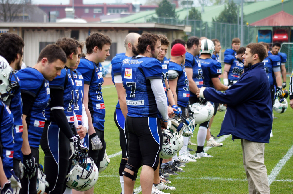 Defense Coach Will mit Anweisungen_JPG-1334492670