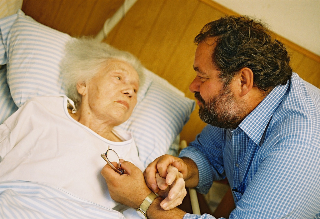 Mann mit Frau im Bett.jpg