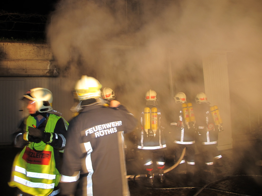 2012-04-01_BE Wingatweg - Garagenbrand_ _36__jpg-1334604804