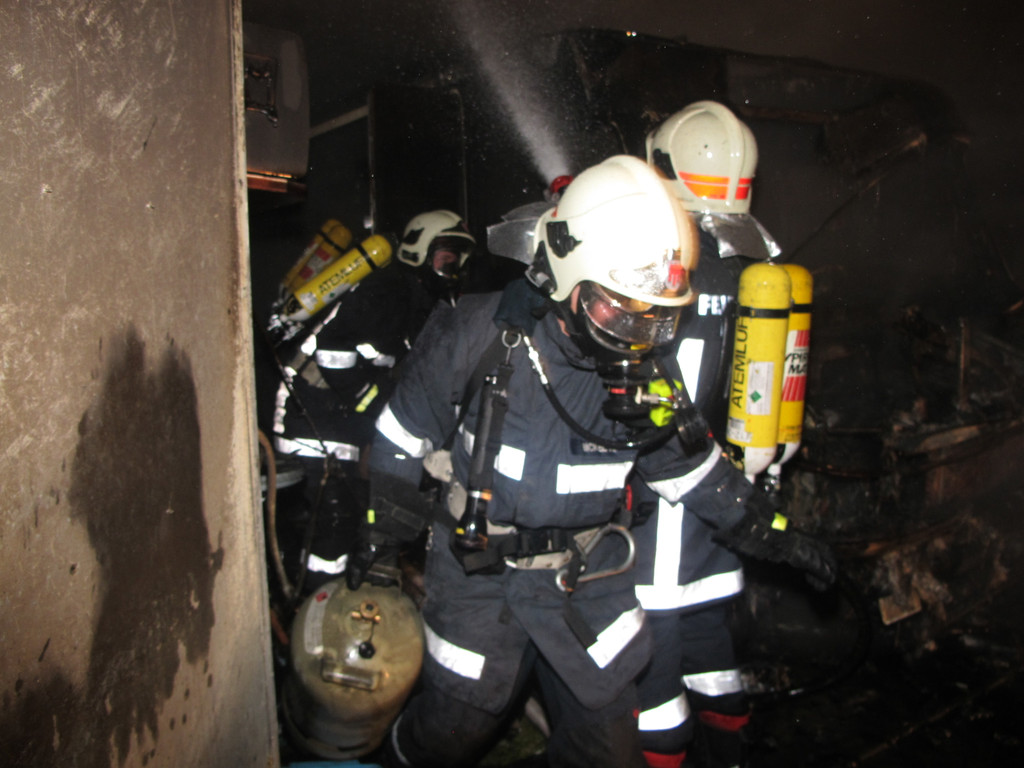 2012-04-01_BE Wingatweg - Garagenbrand__jpg-1334604450