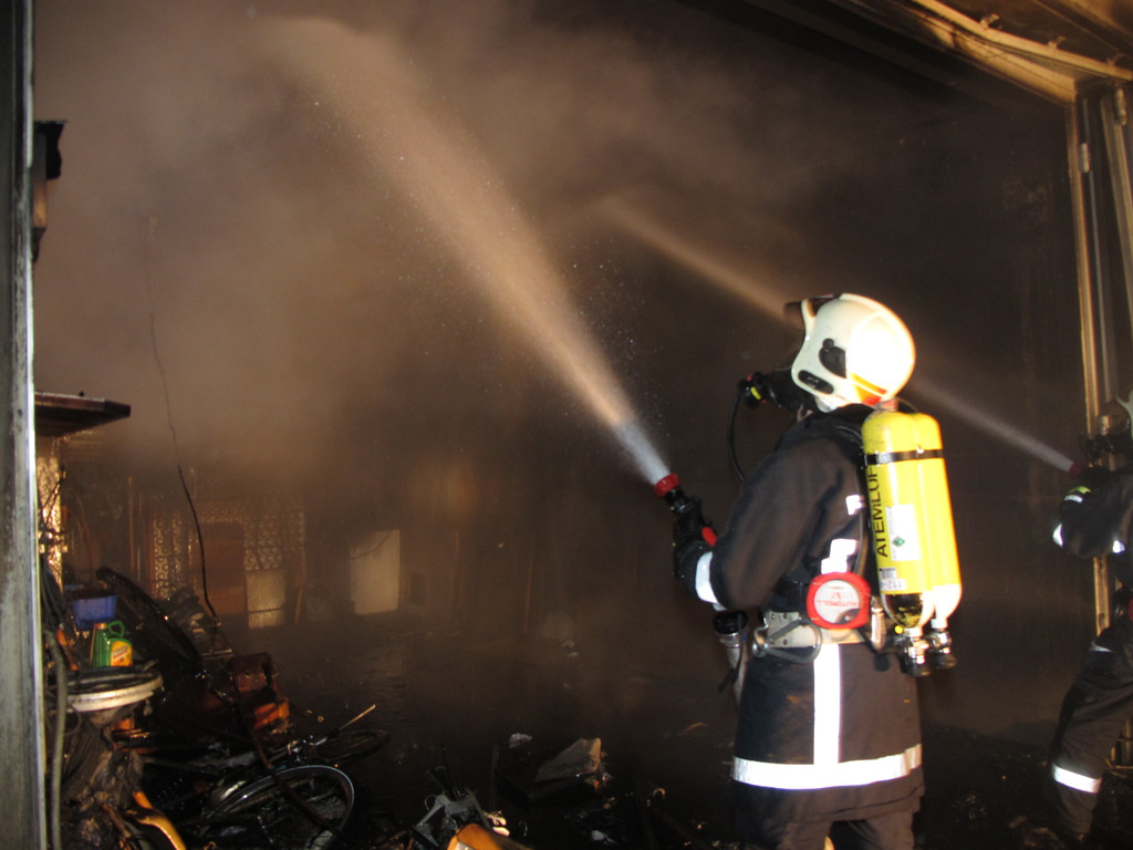 2012-04-01_BE Wingatweg - Garagenbrand_ _21__jpg-1334604685