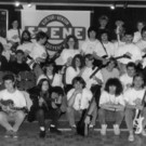 1990 Gruppenbild mit Sch__lern und Lehrern aus den Anfangstagen.jpg