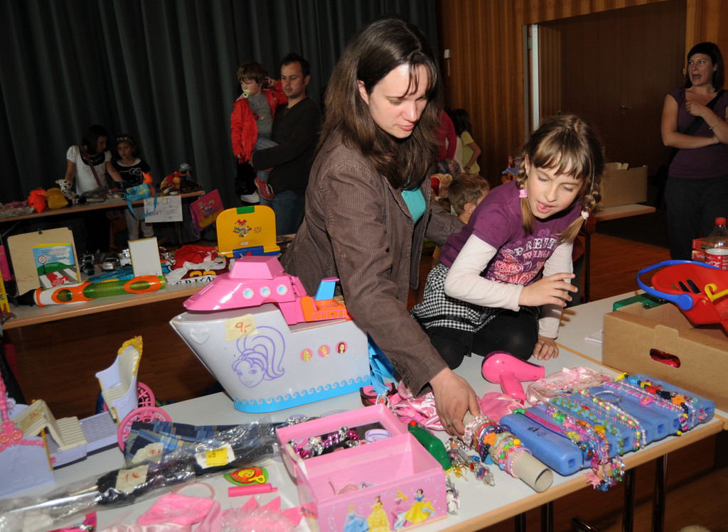Kinderflohmarkt H__chst 27_04_2012 28_jpg-1335707807