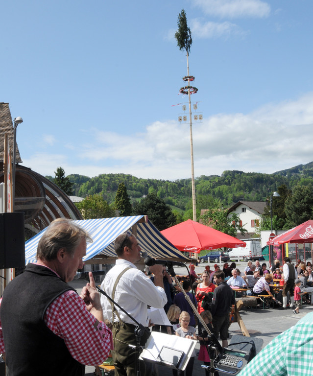 Maibaum H__chst 01_05_2012 42_jpg-1335897191