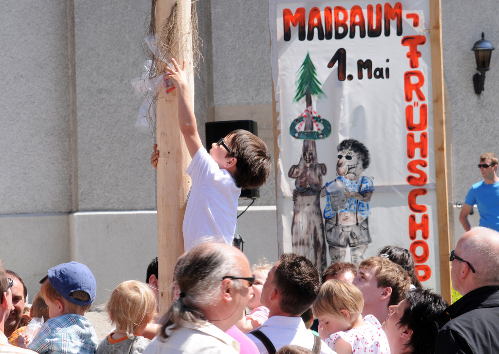 Maibaum H__chst 01_05_2012 231_jpg-1335897773