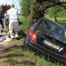 Mit Auto gegen Baum: Verkehrsunfall in Koblach