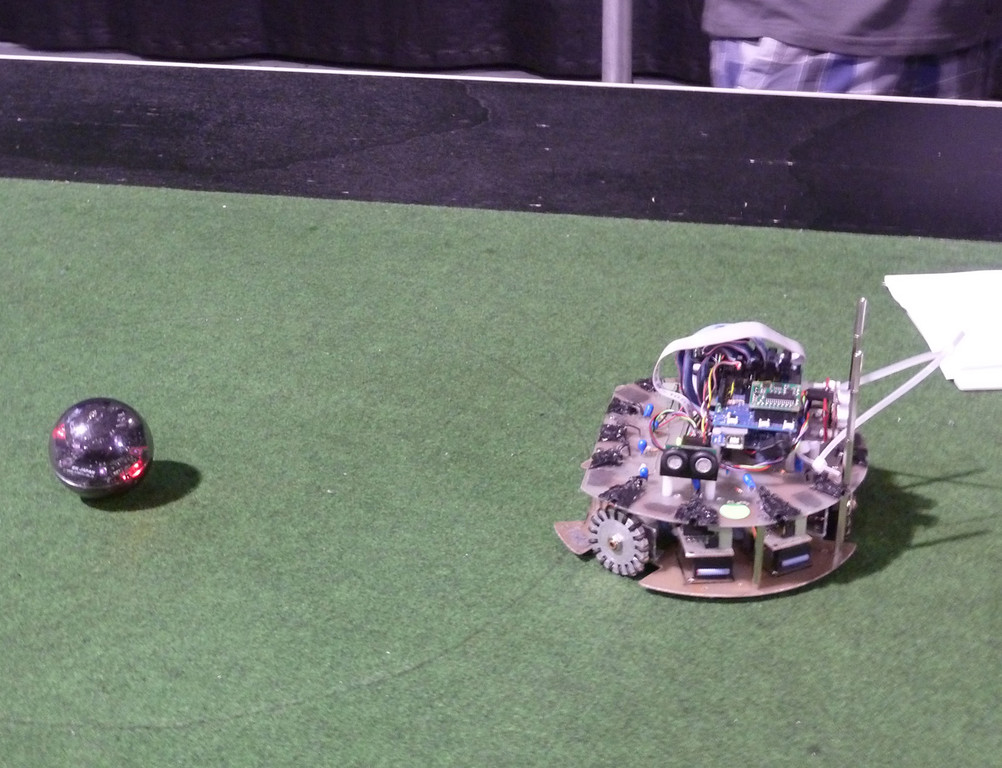 Robo5aSoccer_jpg-1336142271