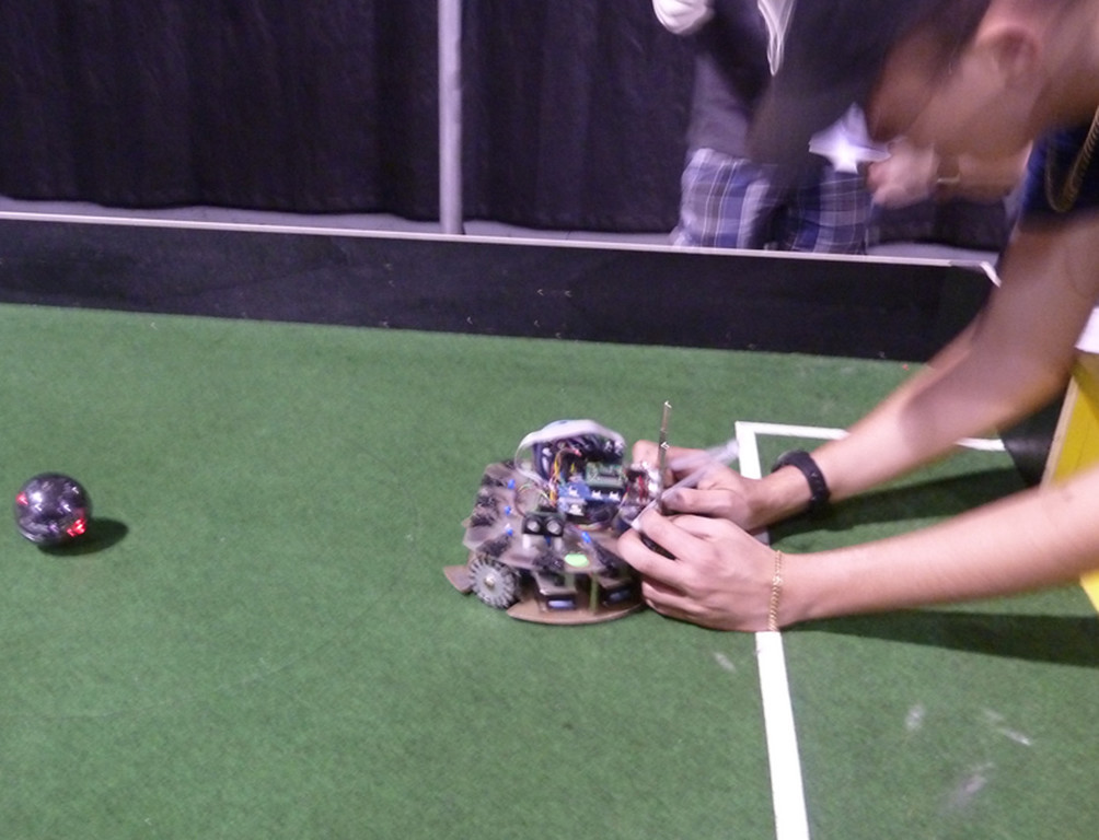 Robo5Soccer_jpg-1336142320
