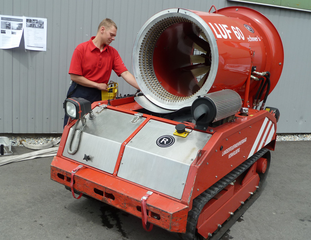 Robo18LUV_jpg-1336142574