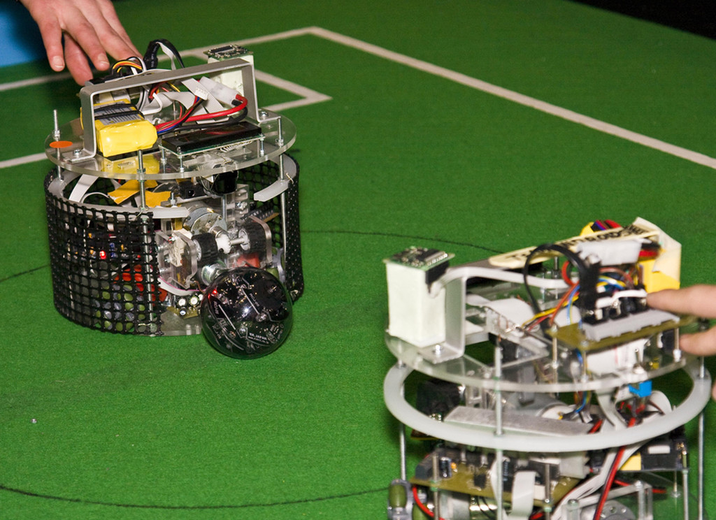 Robo19Soccer_jpg-1336142610