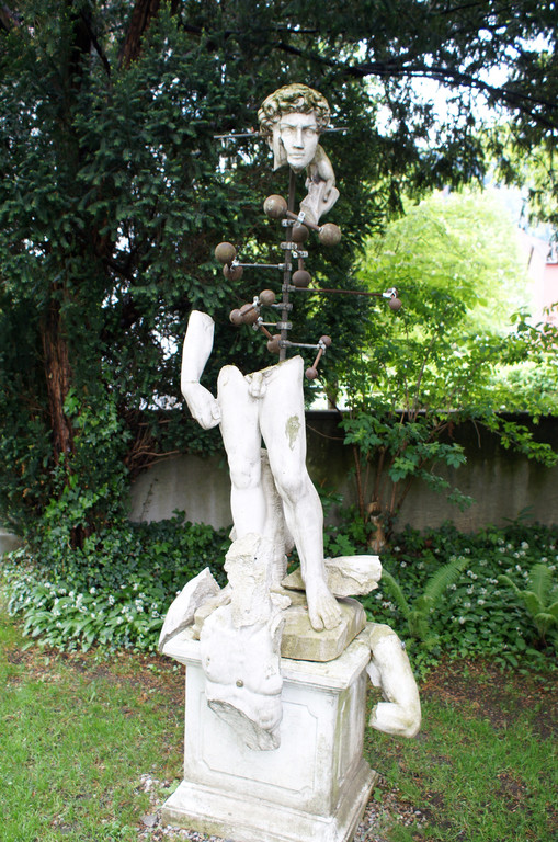 b1_JPG-1336328833