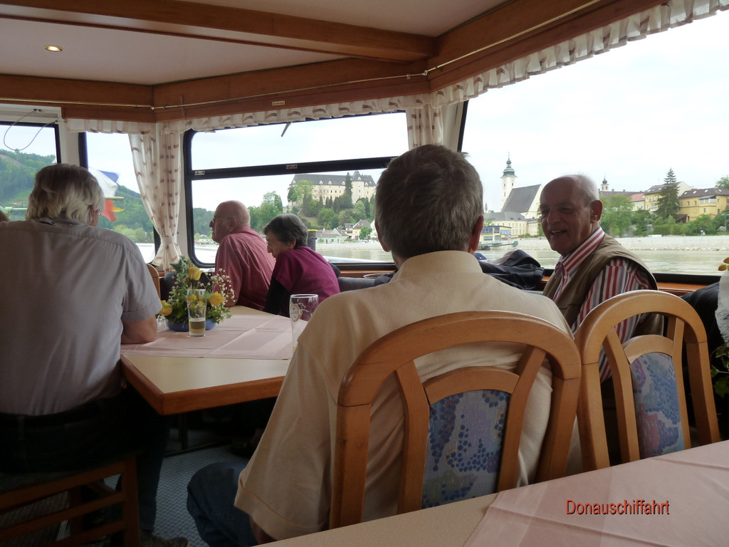 04 Schifffahrt auf der Donau.JPG