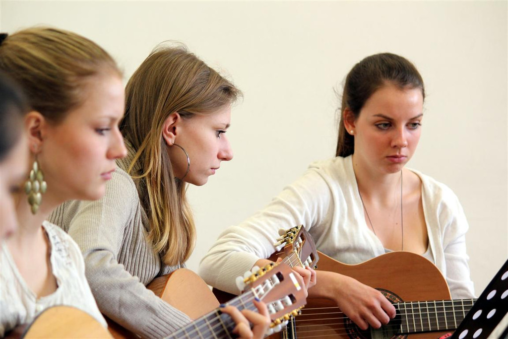 Foto4_Gitarrenworkshop_ _Mittel_.JPG