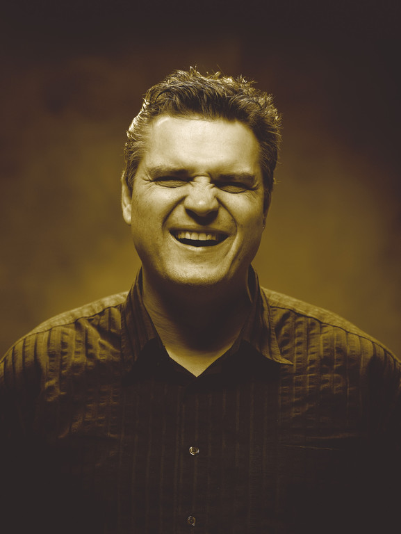 George_PRESSEFOTO_SEPIA.jpg