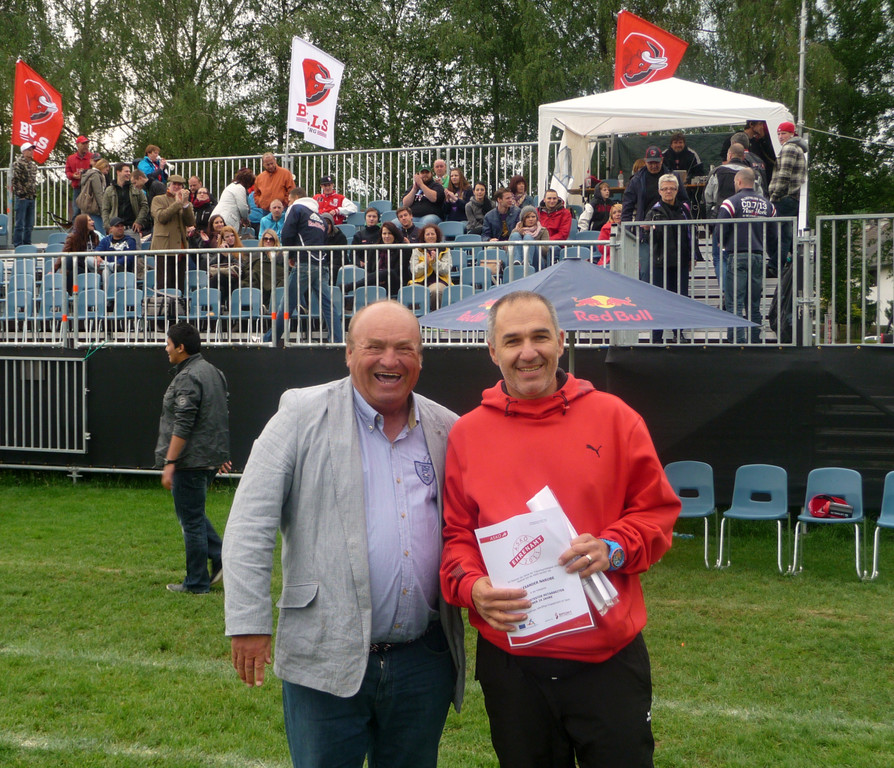 links_Dr_Reinhold_B__renthaler_ rechts_Alexander_Narobe _1_.JPG