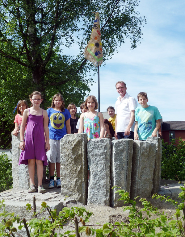 Schulhof8Flagge_jpg-1337025537