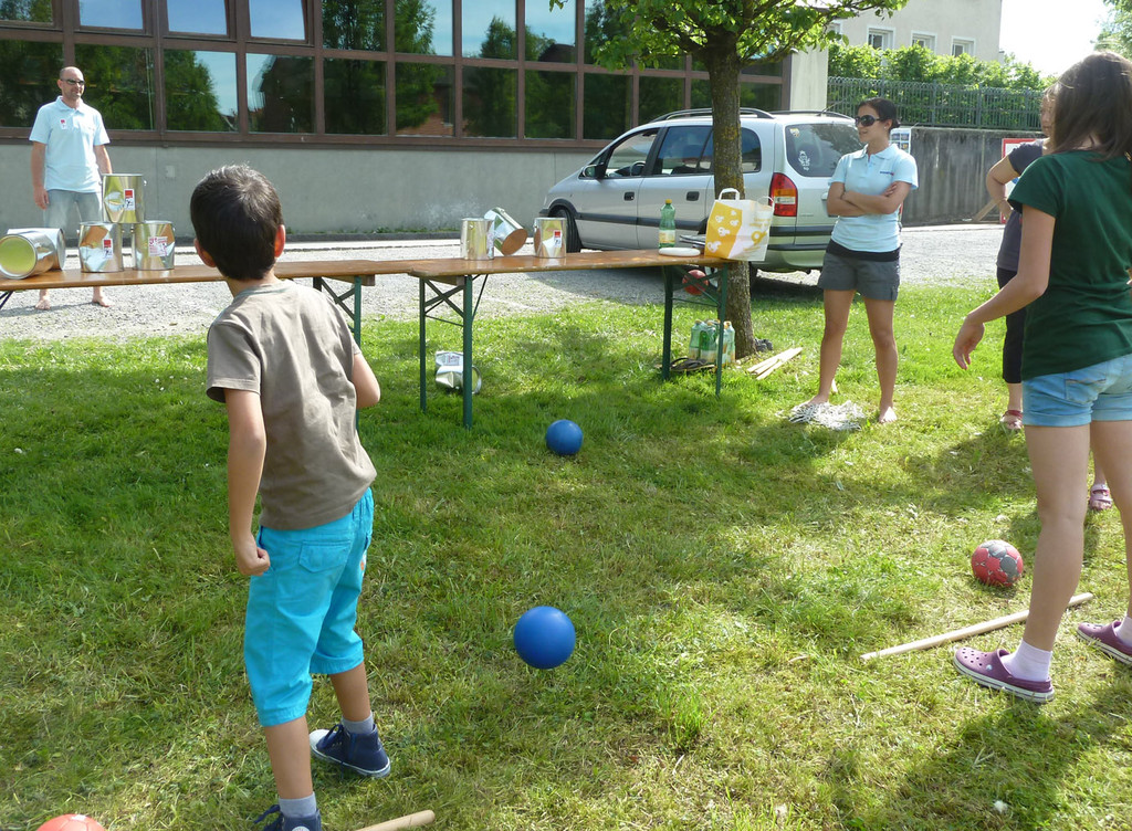Schulhof35Handball_jpg-1337025659