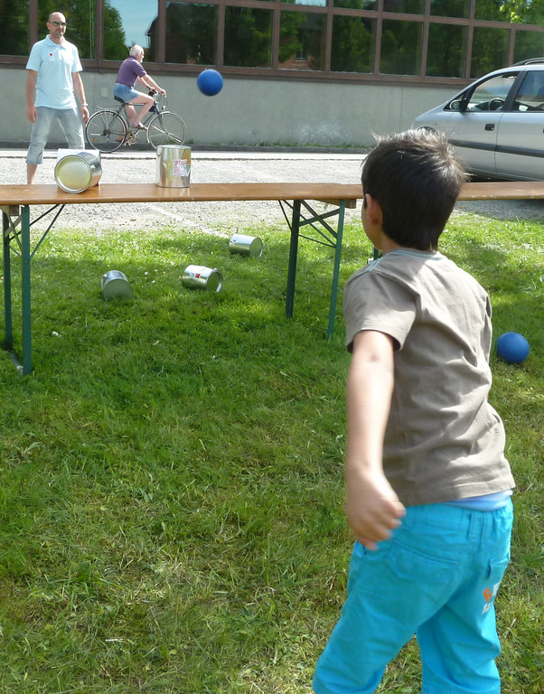 Schulhof36Handball_jpg-1337025665