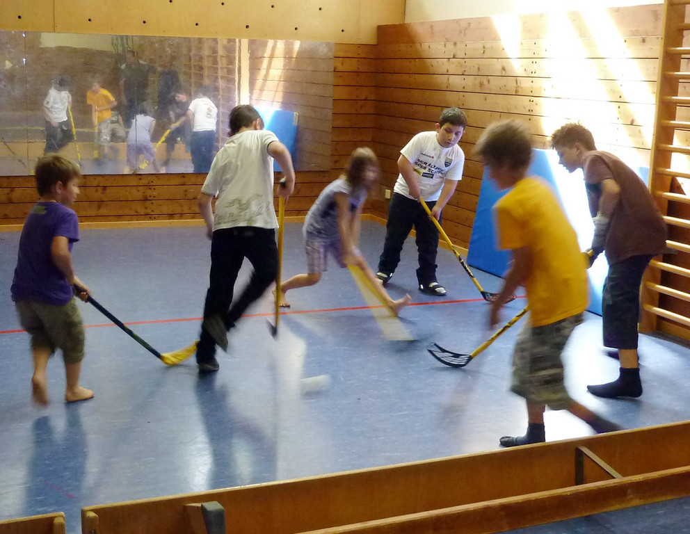 Schulhof41Hockey_jpg-1337025684