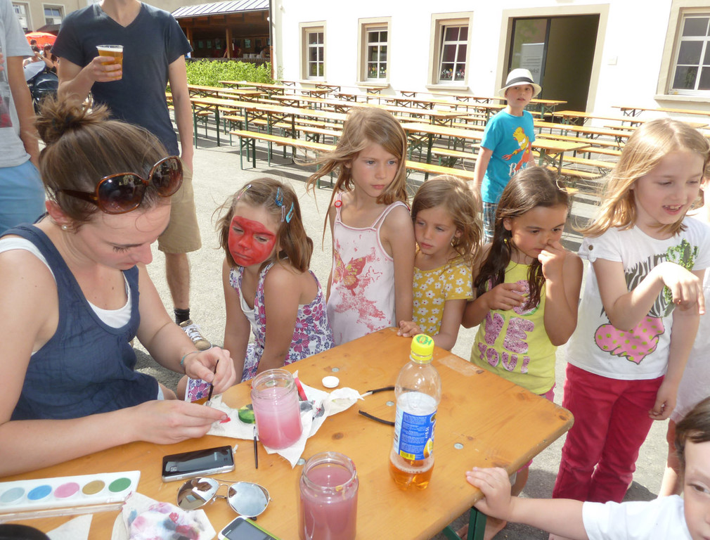 Schulhof42Schminken_jpg-1337025688