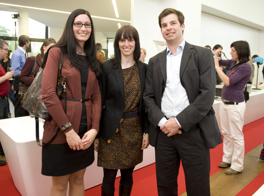 Judith Flatz und Simone Fischer mit IV GF Mathias Burtscher.jpg