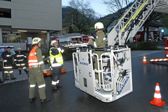 Feuerwehr__bung mit Drehleiter - 037 - Copyright by Gerhard Scopoli.jpg
