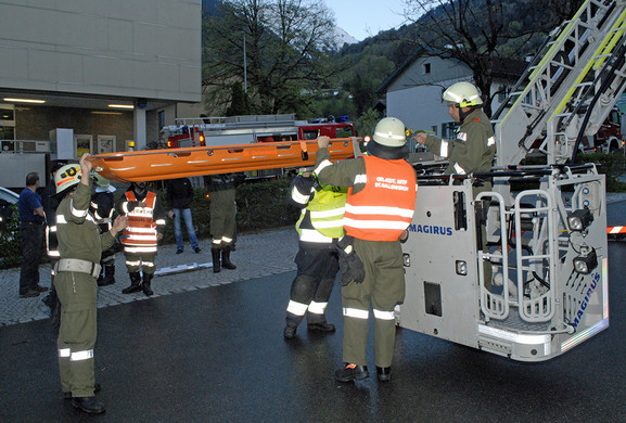 Feuerwehr__bung mit Drehleiter - 039 - Copyright by Gerhard Scopoli.jpg
