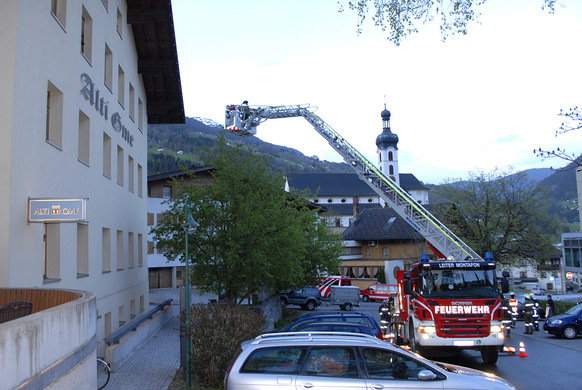 Feuerwehr__bung mit Drehleiter - 047 - Copyright by Gerhard Scopoli.jpg