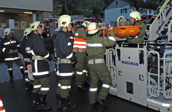 Feuerwehr__bung mit Drehleiter - 048 - Copyright by Gerhard Scopoli.jpg