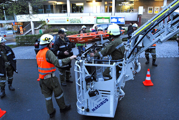Feuerwehr__bung mit Drehleiter - 051 - Copyright by Gerhard Scopoli.jpg