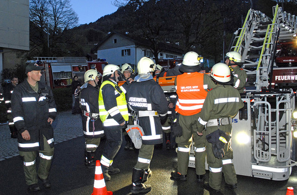 Feuerwehr__bung mit Drehleiter - 062 - Copyright by Gerhard Scopoli.jpg