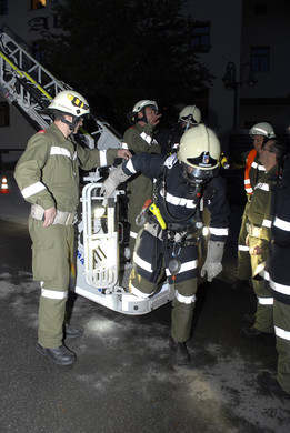 Feuerwehr__bung mit Drehleiter - 073 - Copyright by Gerhard Scopoli.jpg