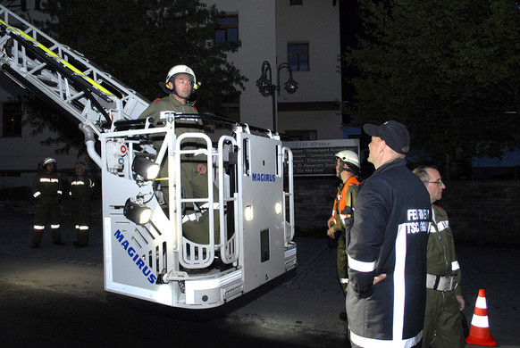 Feuerwehr__bung mit Drehleiter - 074 - Copyright by Gerhard Scopoli.jpg