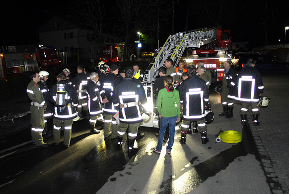Feuerwehr__bung mit Drehleiter - 120 - Copyright by Gerhard Scopoli.jpg