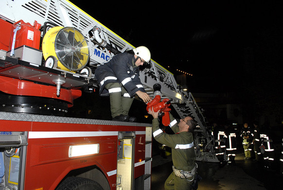 Feuerwehr__bung mit Drehleiter - 122 - Copyright by Gerhard Scopoli.jpg