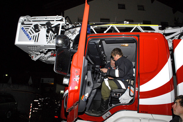 Feuerwehr__bung mit Drehleiter - 139 - Copyright by Gerhard Scopoli.jpg