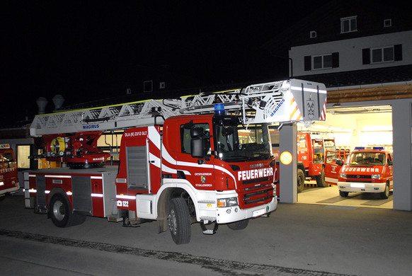 Feuerwehr__bung mit Drehleiter - 143 - Copyright by Gerhard Scopoli.jpg