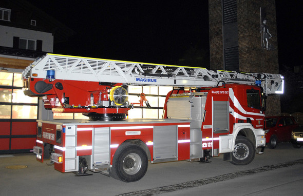 Feuerwehr__bung mit Drehleiter - 148 - Copyright by Gerhard Scopoli.jpg