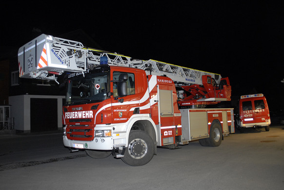 Feuerwehr__bung mit Drehleiter - 151 - Copyright by Gerhard Scopoli.jpg