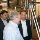 Betriebsbesuch: Dieter Egger mit Martin Fitz und Hanno Alge von “Alge Elastic”