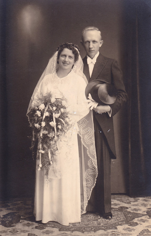SCN_0039 Marie und Karl Anton Hochzeit am 21_9_1936.jpg