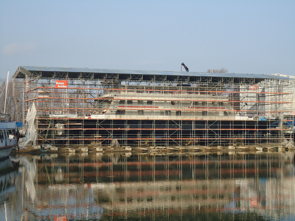 4FaehreFhafen_JPG-1337926507