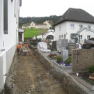 Arbeiten im Umfeld der Pfarrkirche mit Pflasterwegen und Abwasserleitungen