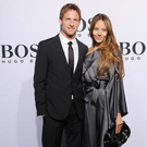 Jenson Button und Jessica Michibata.jpg