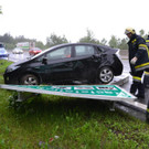 Unfall in Neunkirchen: Auto prallt gegen Hinweistafel