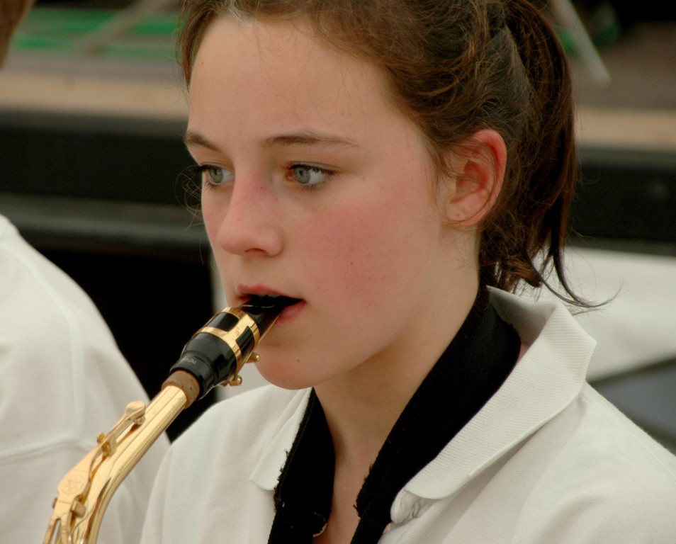 Jungmusikerin im Festzelt_jpg-1339158957