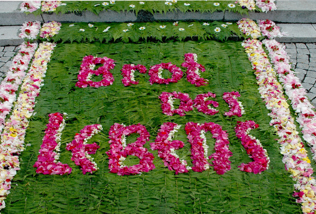 Blumenteppich Brot des Lebens 06-2012_jpg-1339165819