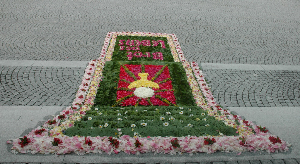 Blumenteppich Brot des Lebens  gesamt 06-2012_jpg-1339165855