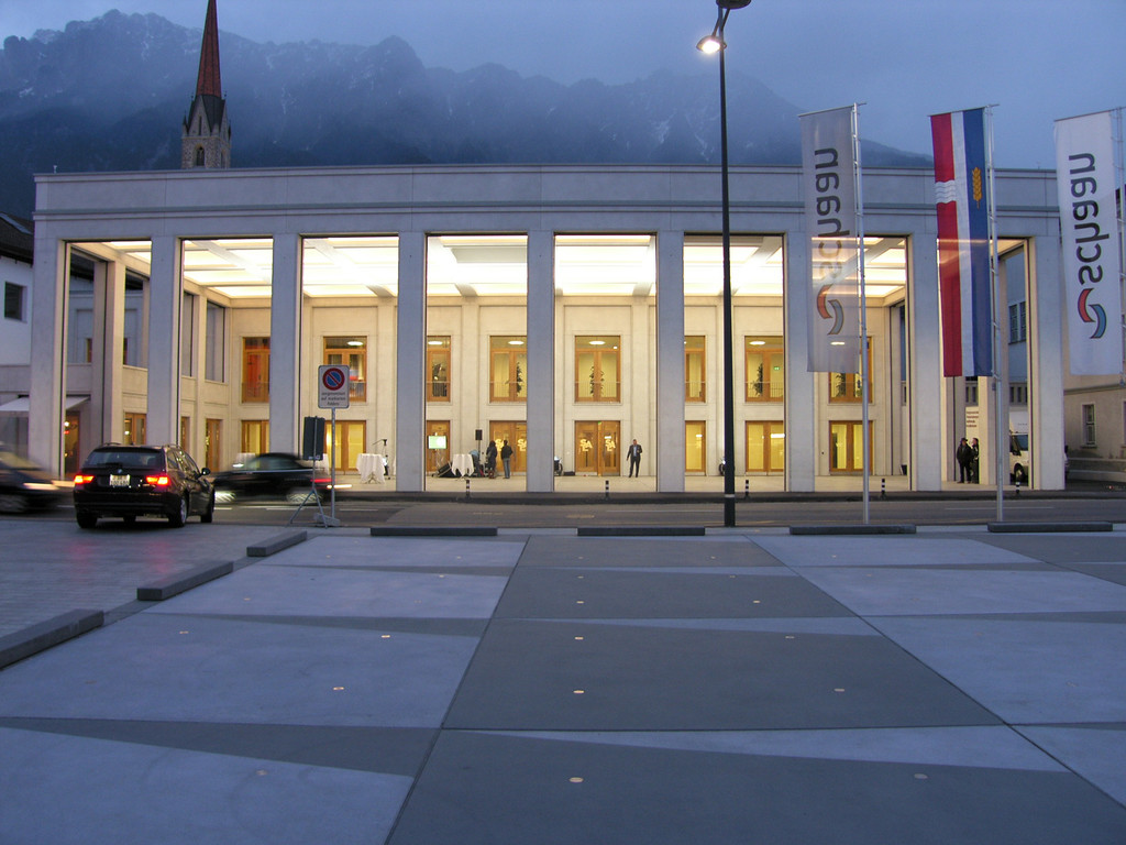 SH107975_JPG-1339398833