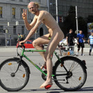 World Naked Bike Ride: Nackt am Fahrrad durch Wien (15.06.12)